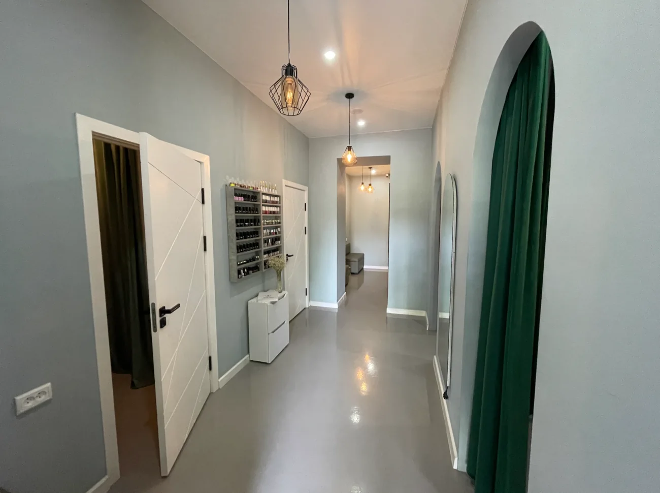 Corridor of Hide beauty salon in Tashkent