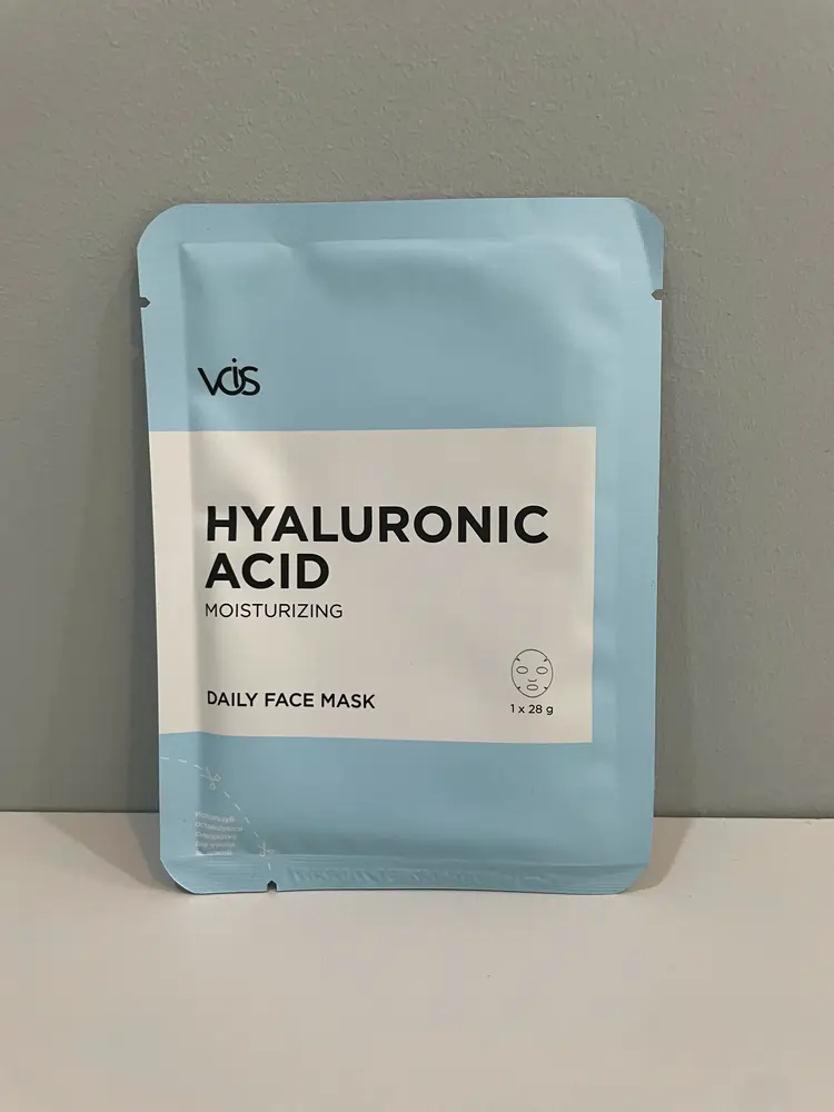 Face mask with hyaluronic acid