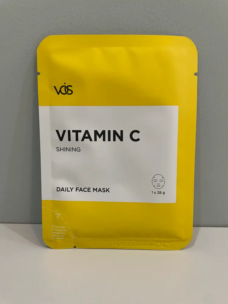 Face mask with vitamin C