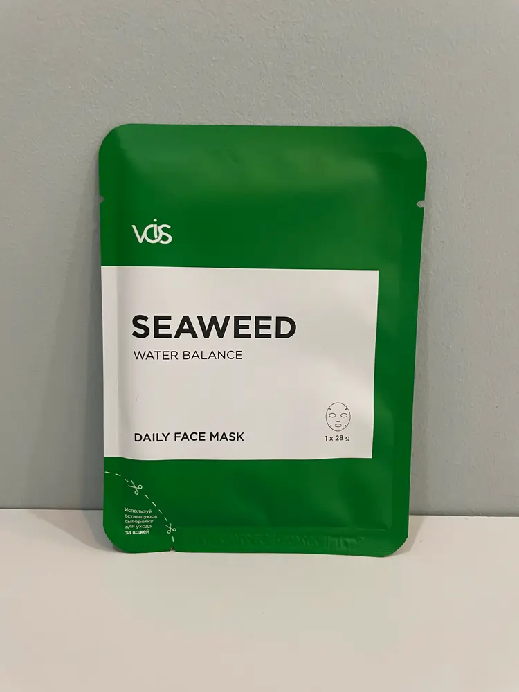Face mask with seaweed